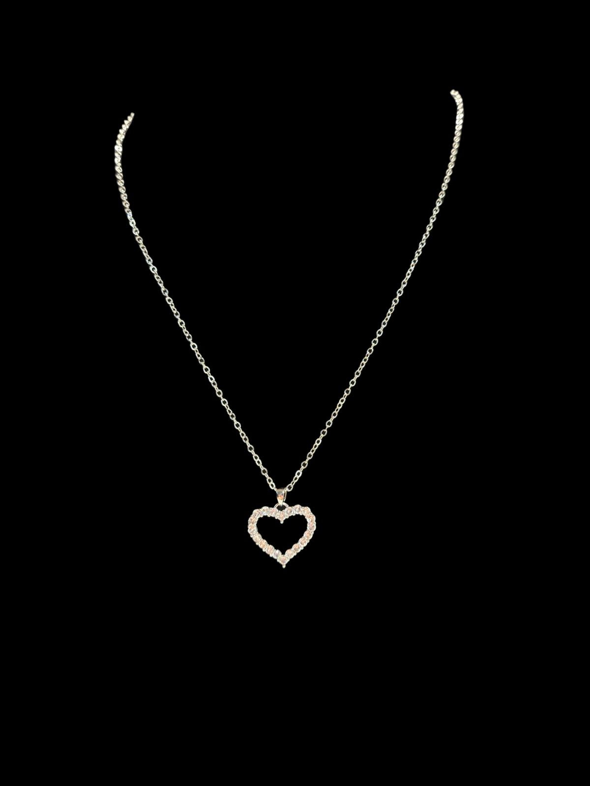 New without tags simple heart Necklace