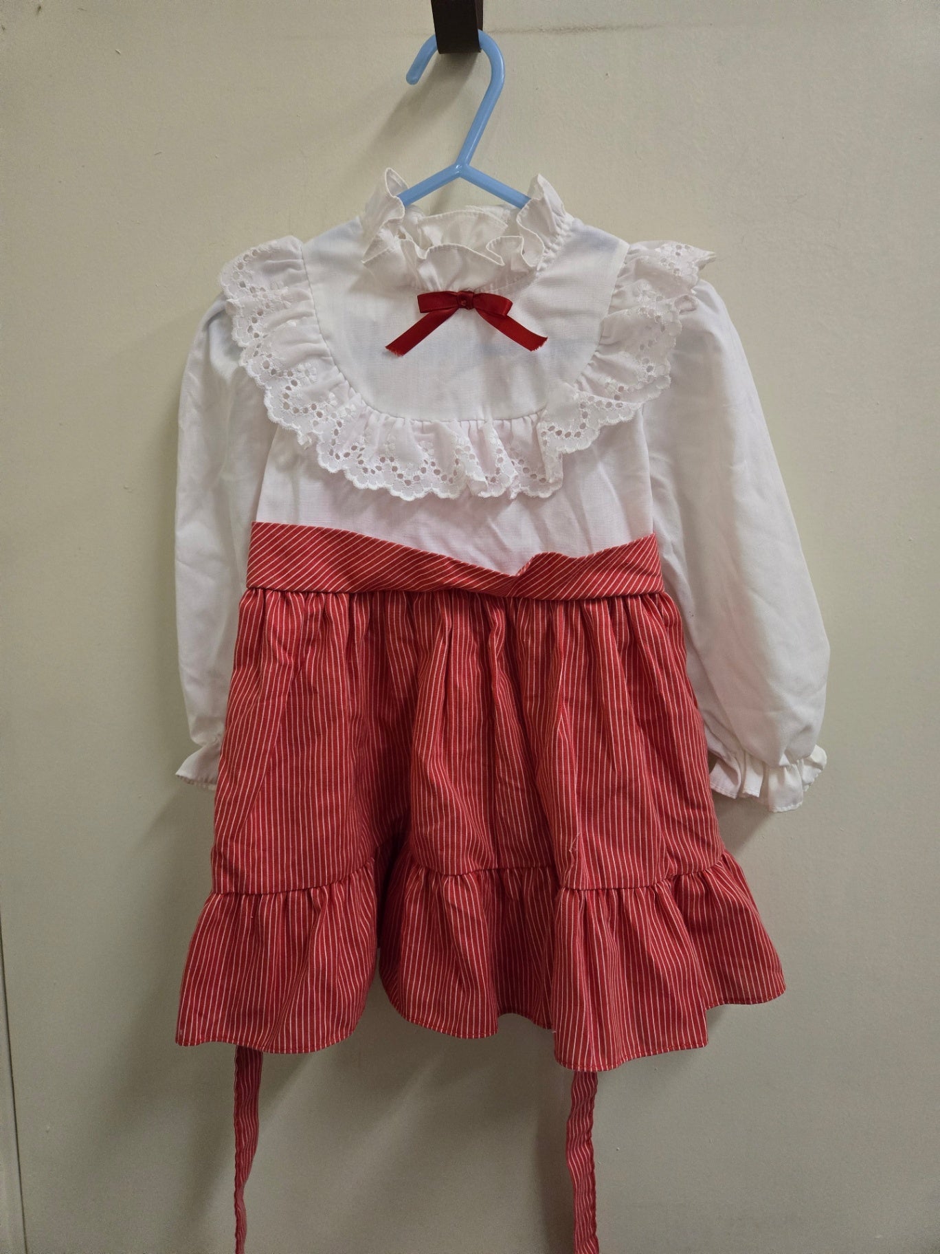 Very Good 2T Red and White Unknown Dress