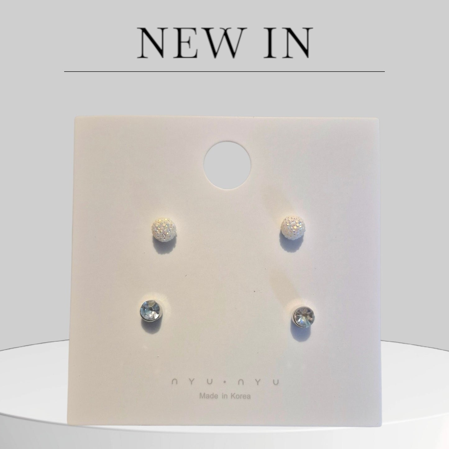 Stud earrings 