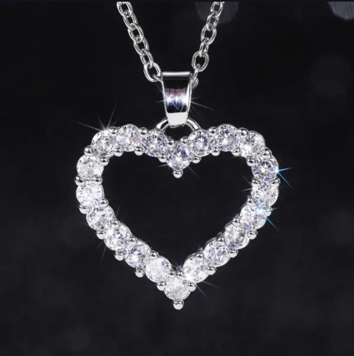 New without tags simple heart Necklace