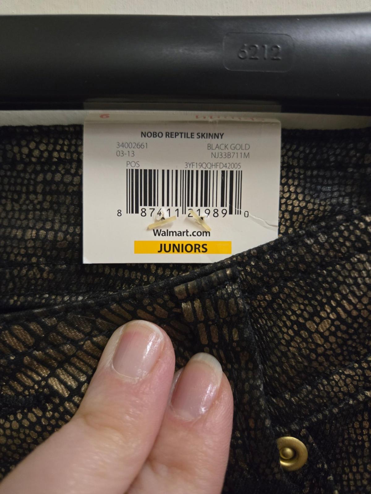 New with tags 9 No Boundaries Pants